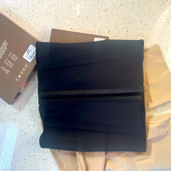 SKIMS BUNDLE! - Picture 3 of 3